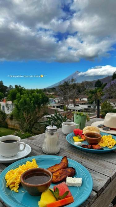 Selah & Coffee Antigua